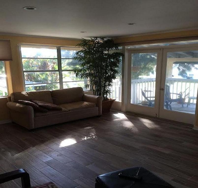 Spacious Beach House Unit,Beautifully Furnished 2 Bed 2Bath./2Min.Walk To Beach Clearwater Beach Exterior photo